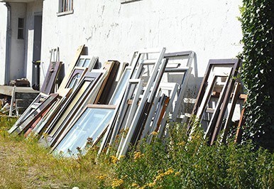 Alte Türen und Fenster