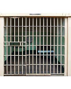 Garagentorplane Prison Cell